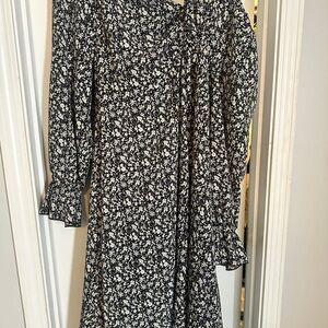 Floral maxi black and white long sleeved dress